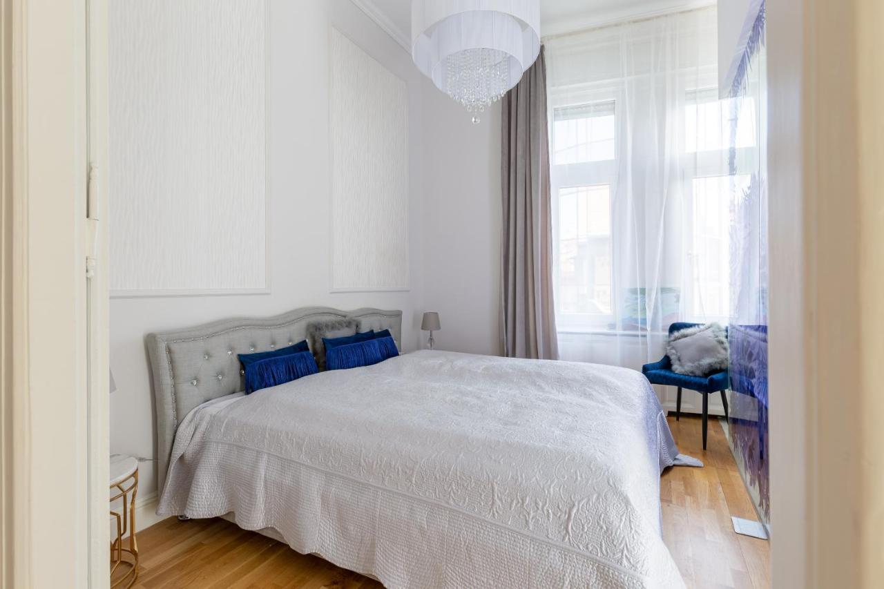 Designer Luxury Home In The Jewish Quarter Будапеща Екстериор снимка