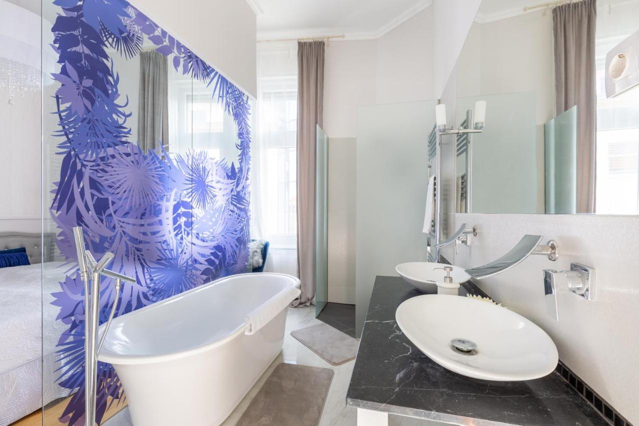 Designer Luxury Home In The Jewish Quarter Будапеща Екстериор снимка