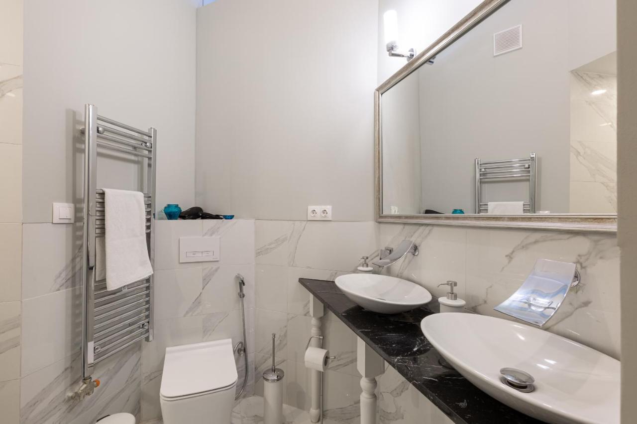 Designer Luxury Home In The Jewish Quarter Будапеща Екстериор снимка