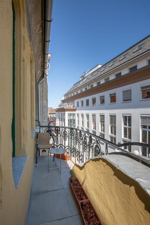 Designer Luxury Home In The Jewish Quarter Будапеща Екстериор снимка