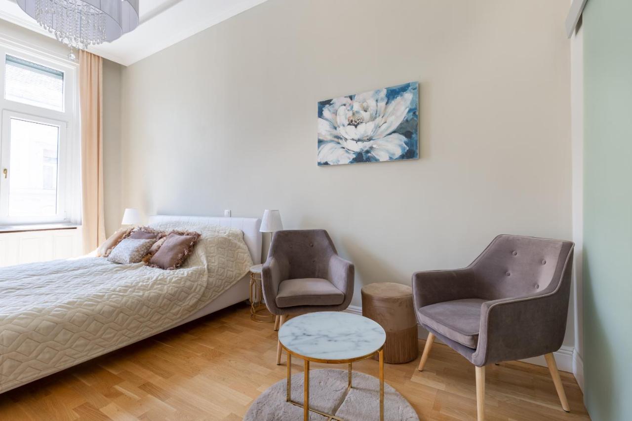 Designer Luxury Home In The Jewish Quarter Будапеща Екстериор снимка