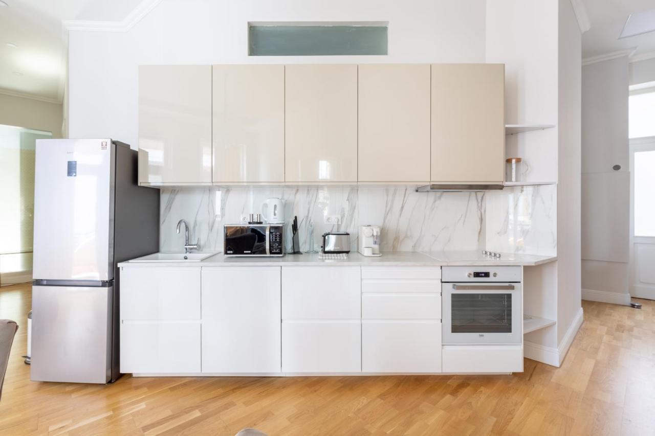 Designer Luxury Home In The Jewish Quarter Будапеща Екстериор снимка
