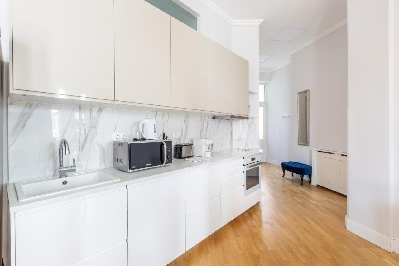 Designer Luxury Home In The Jewish Quarter Будапеща Екстериор снимка