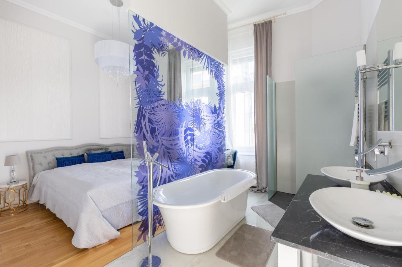 Designer Luxury Home In The Jewish Quarter Будапеща Екстериор снимка